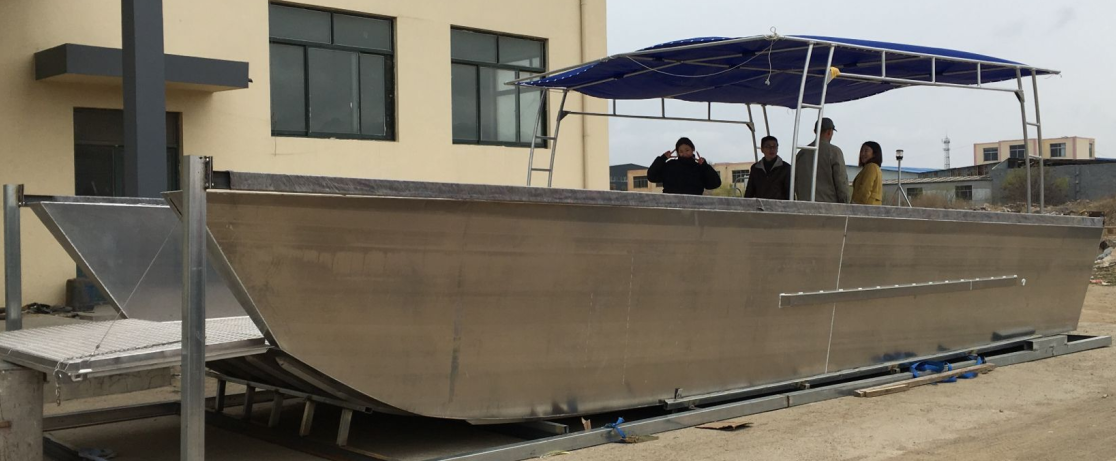 Алюминиевый десантно-транспортный корабль