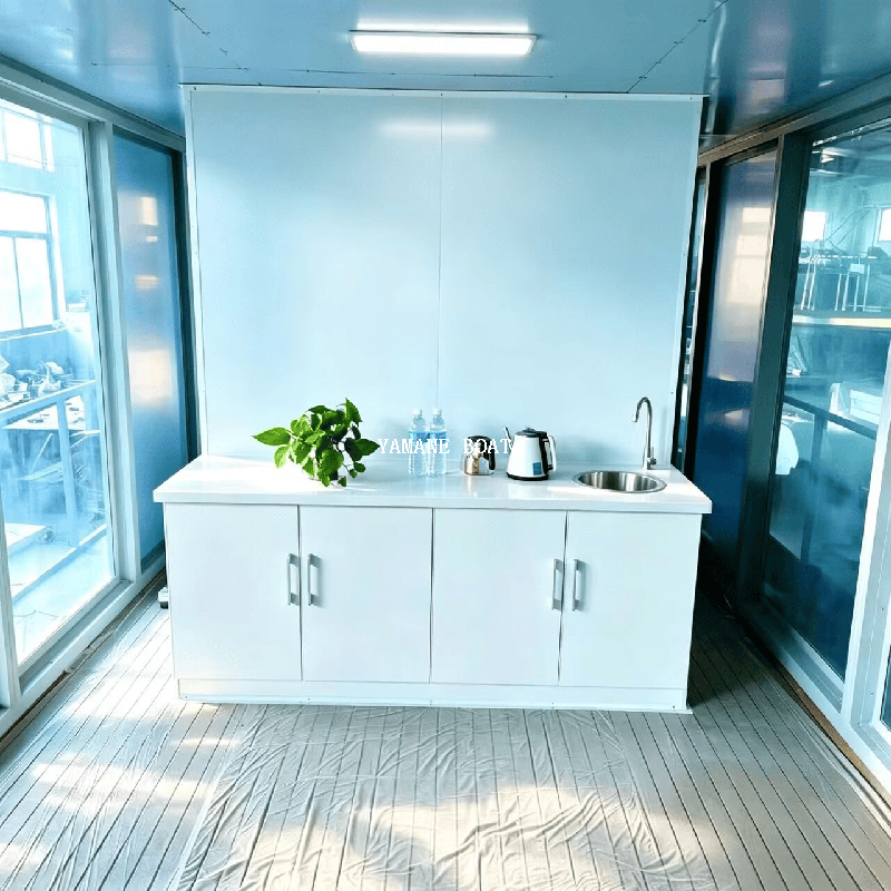 11-метровая понтонная лодка со стеклянным домом Yamane Ryu Yacht Factory
